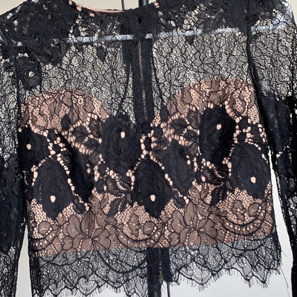 Beautiful top - Picture 3 of 3